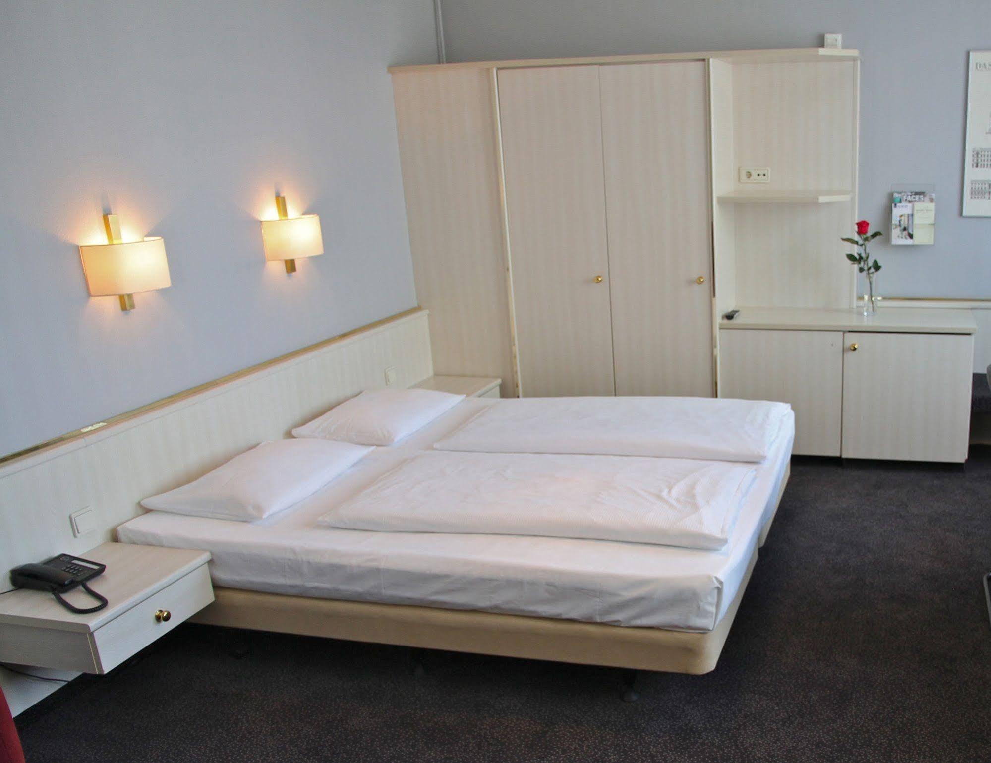 Berlin Plaza Hotel Am Kurfuerstendamm Экстерьер фото